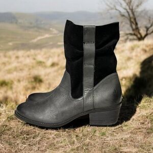 🌻Umberto Raffini Kiki Distressed Leather and Suede Black Ankle Boots Size 39 / 9